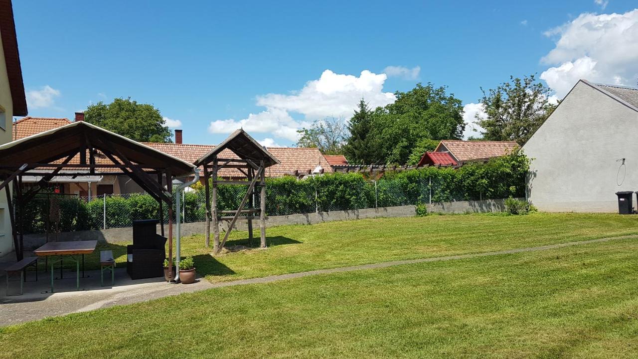 Ferienwohnung Plattensee Balaton Szolad Exterior foto